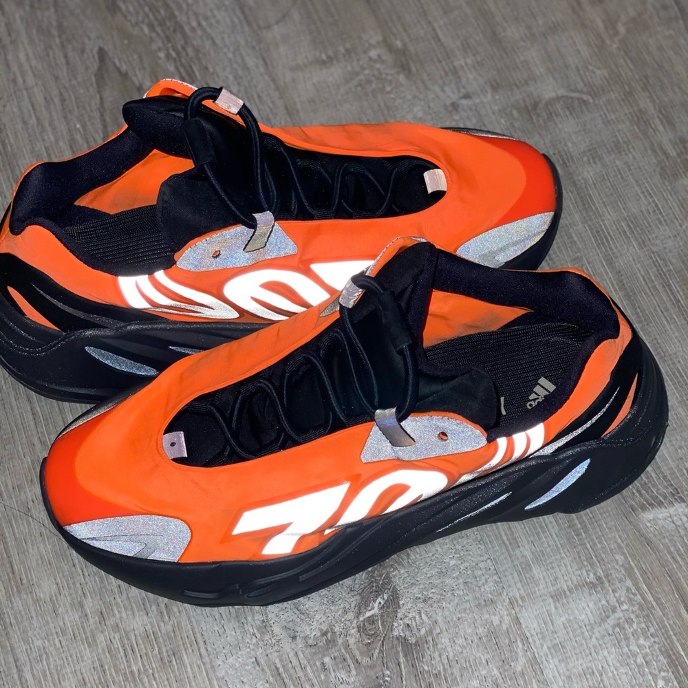 Yeezy orange and black size 7 youth woman’s 8.5